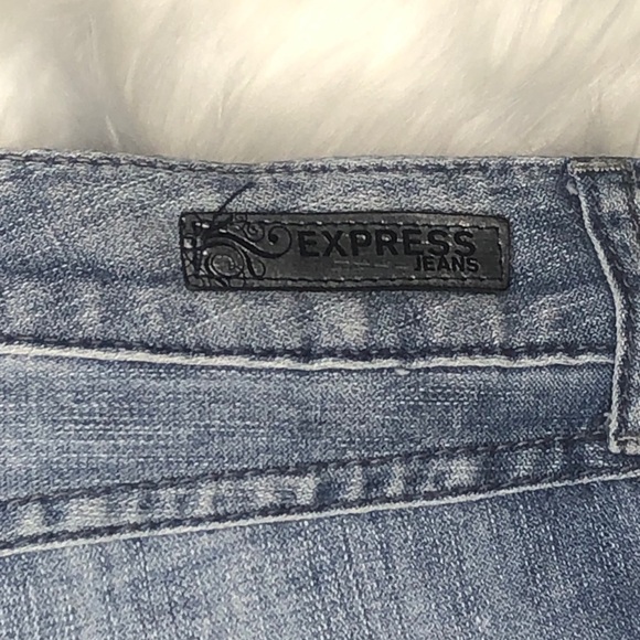 Express Frayed Shorts - Light Wash - Picture 3 of 5